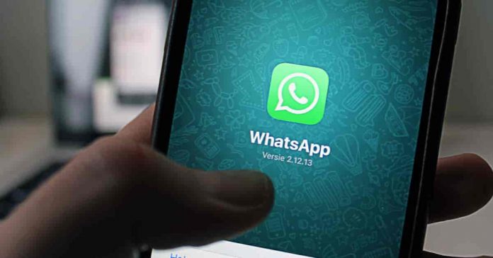 WhatsApp se PNR aur Train Live Status kaise Check kare