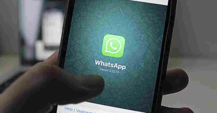 How to send location on WhatsApp